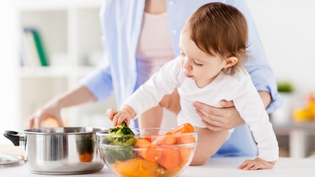 19 Makanan Kaya Zat Besi untuk Bayi Selain Daging, Parents Perlu Tahu!