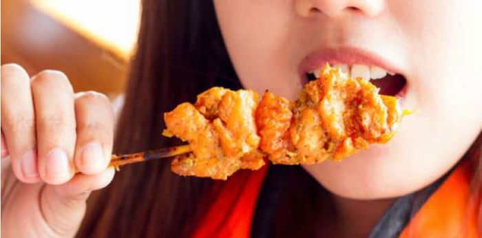 5 Tips Menghindari Bahaya Mengonsumsi Makanan yang Dibakar Saat Hamil