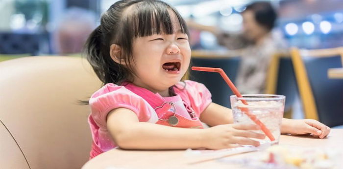 Jangan Panik! Ini 5 Cara Atasi Anak Tantrum di Tempat Umum