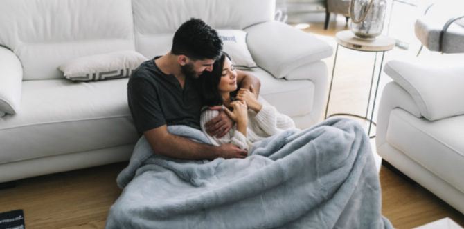 Pelukan suami membuat istri lebih sehat, sudah dipeluk hari ini, Bun?