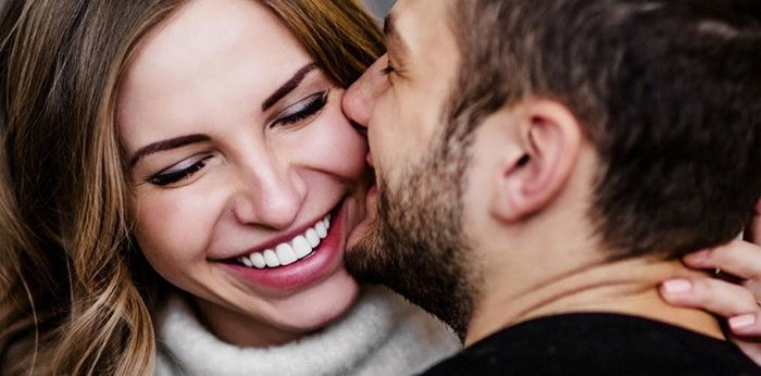 Suami Tidak Romantis? Saatnya Beraksi, Ini yang Perlu Bunda Lakukan
