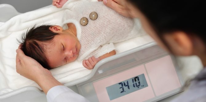 6 Penyebab Berat Badan Bayi Susah Naik yang Harus Diperhatikan