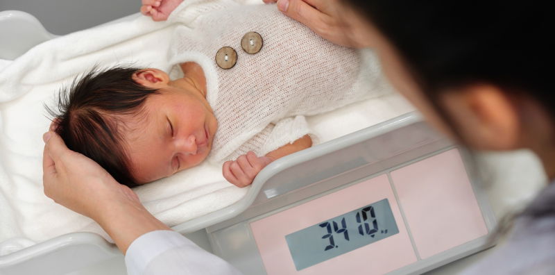 6 Penyebab Berat Badan Bayi Susah Naik, Jangan Sampai Terabaikan!