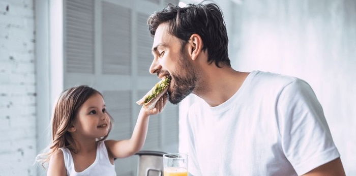 Pola asuh slow parenting buat anak jadi mandiri dan kreatif, Parents mau coba?