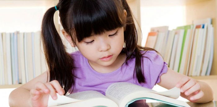 Kapan usia ideal anak belajar membaca? Ini pendapat ahli dan lakukan 5 stimulasi ini