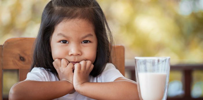 Anak susah minum susu? Buat kreasi susu dengan 5 cara ini yuk, Parents!