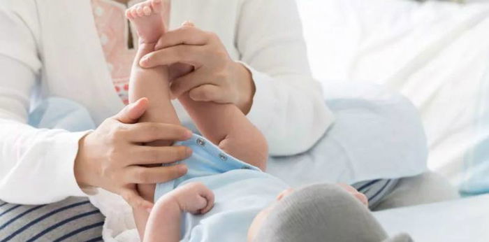 BAB Cair pada Bayi Tak Selalu Gejala Diare, Kenali Perbedaannya!