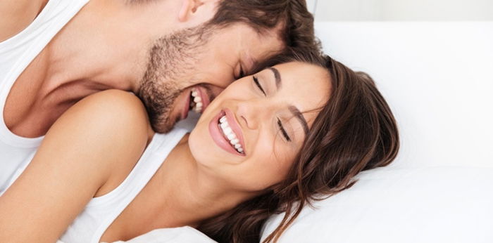 Ingin orgasme di waktu bersamaan? Coba 5 posisi seks berikut ini!