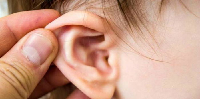 Telinga Bayi Bau, Ini Sebab dan Tanda yang Harus Diwaspadai