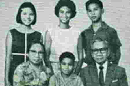 Mengenal Foto Keluarga Prabowo Subianto Dulu, Potret yang Jarang Terlihat