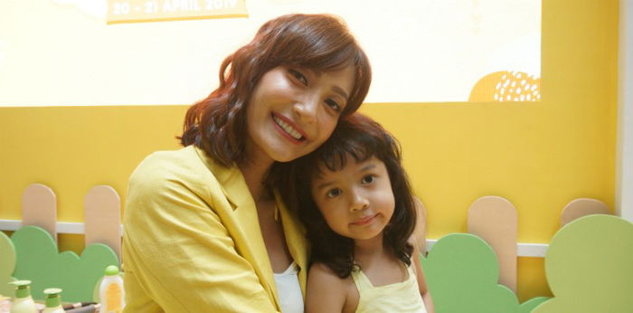 Begini cara Artika Sari Devi kembangkan kecerdasan kinestetik puterinya keduanya, Zoe