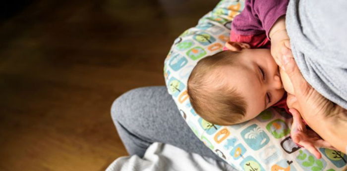 5 Manfaat Rajin Menyusui Bayi saat Malam Hari, Bunda Wajib Tahu!
