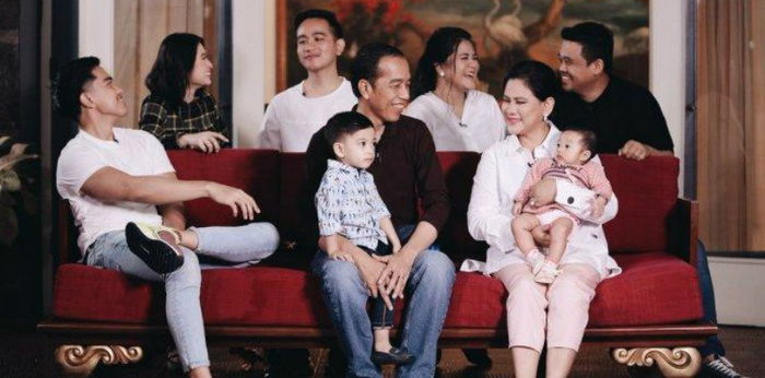 9 Foto Jadul Keluarga Joko Widodo, Harmonis sejak Dulu!