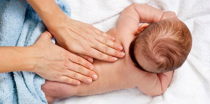 Catat 5 manfaat menakjubkan pijat bayi berikut, Parents wajib tahu!