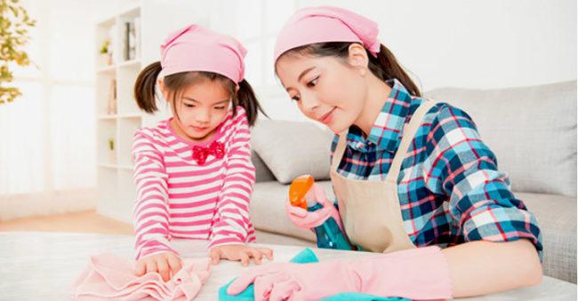 Membantu orang tua di rumah: daftar pekerjaan rumah untuk anak-anak