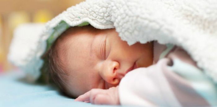 Jam tidur normal pada bayi sesuai usianya, Parents wajib tahu!