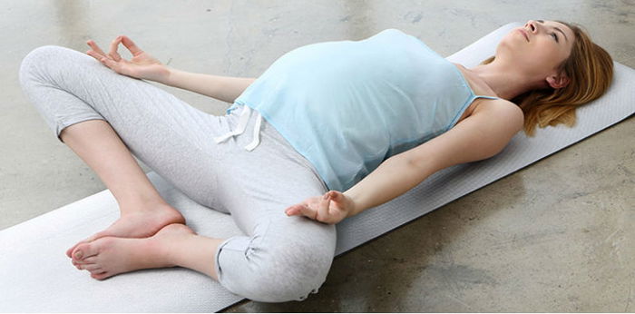 15 Gerakan Yoga Hamil untuk Redakan Nyeri, Bumil Sudah Coba di Rumah?