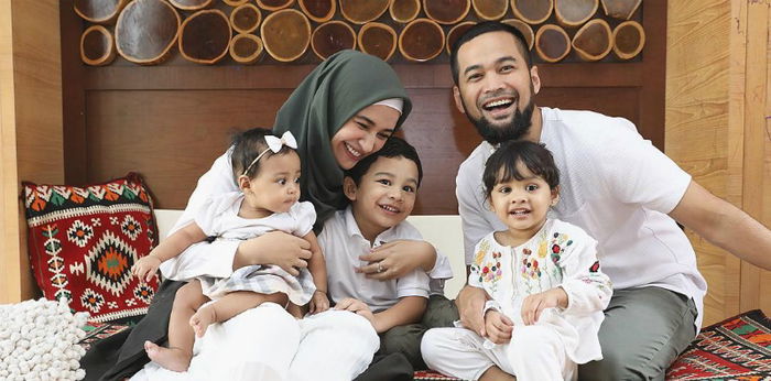 Ini cara Teuku Wisnu dan Shireen Sungkar ajarkan anaknya berpuasa