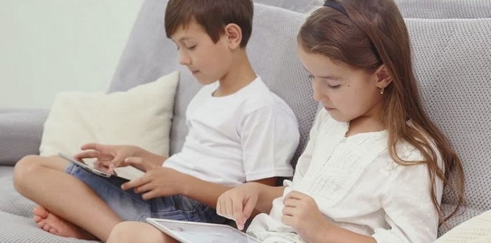 Aturan Main Gadget menurut Pakar Pediatri agak Anak tak Kecanduan