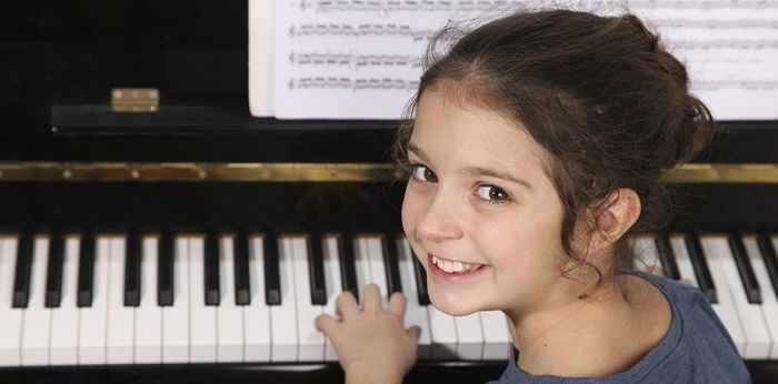 Ingin anak mahir piano? Ini 5 rekomendasi tempat les piano beserta biayanya
