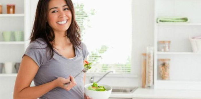7 Makanan yang Pantang Dikonsumsi Saat Hamil Muda, Catat Bun!