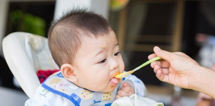 Ini Menu MPASI 6 Bulan Pertama Terbaik untuk Bayi Menurut Dokter Anak