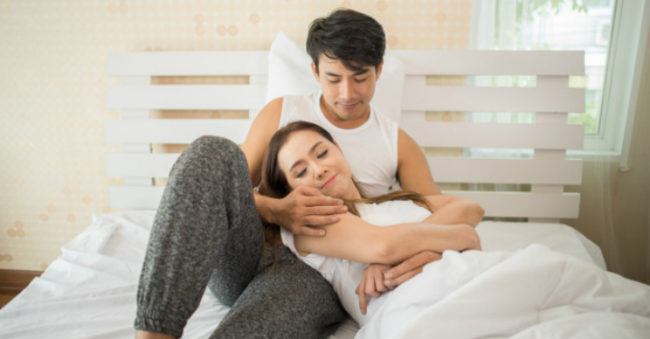 10 Posisi Berhubungan Intim Suami Istri Lengkap dengan Gambar
