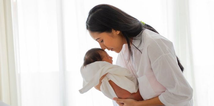 Selain tidur lebih nyenyak, ini 5 manfaat positif dari memandikan si Kecil