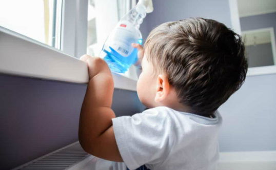 6 Hal sepele di rumah yang berisiko ancam keselamatan si kecil, Parents wajib tahu!