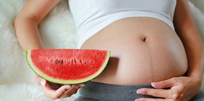 16 Manfaat Semangka untuk Ibu Hamil, Bisa Bantu Mengatasi Mual!