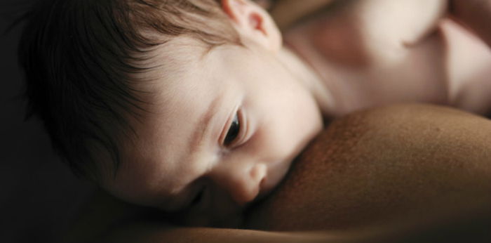 5 Penyebab mastitis yang wajib diwaspadai ibu menyusui, catat Bun!