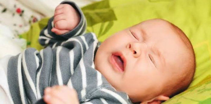 Penyebab Bayi Baru Lahir Sering Bersin, Mana yang Wajar dan Tidak?