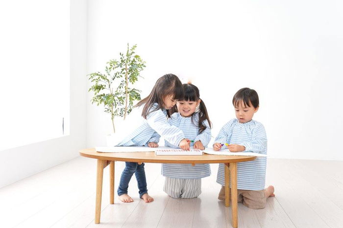 Mengasah Kemampuan Bersosialisasi Si Kecil Sejak Dini