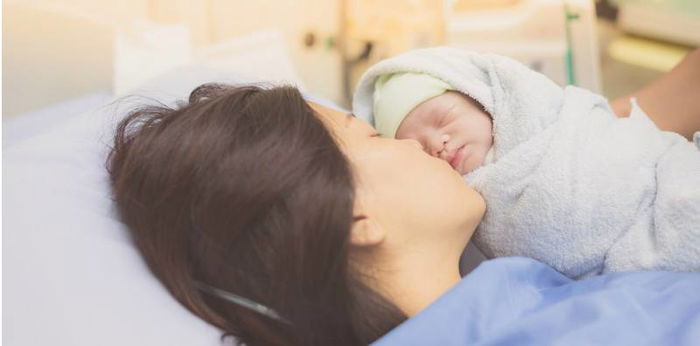 Janin sempat terlilit tali pusat, Bunda ini melahirkan bayi sehat