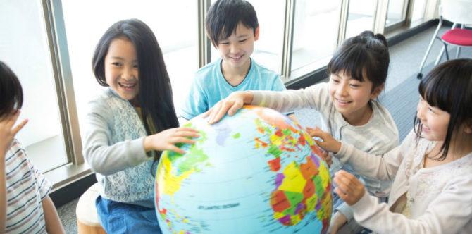 Kembangkan keterampilan sosial anak, ini yang perlu Parents lakukan