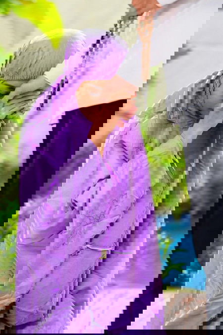 10 Keutamaan Mencium Tangan Suami Menurut Islam