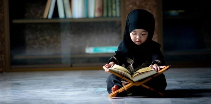Mengajarkan anak membaca Alquran, ini cara yang bisa Parents lakukan!