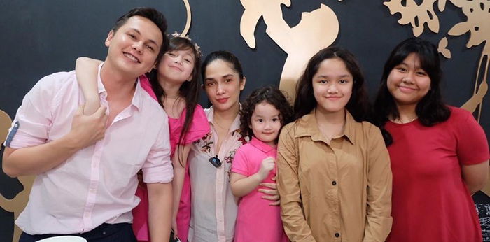 Memasak bersama anak, kegiatan Ussy Sulistiawaty selama WFH