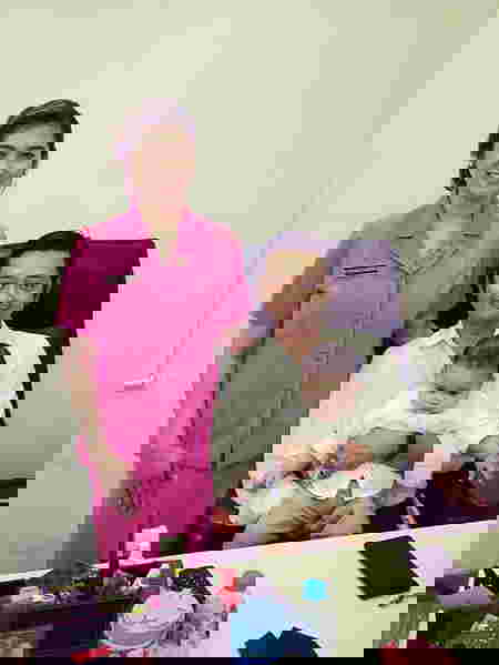 Briptu Frestya urus anak