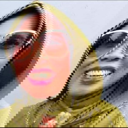 Shaffof pantiesdagi shaxsiy fotosurat