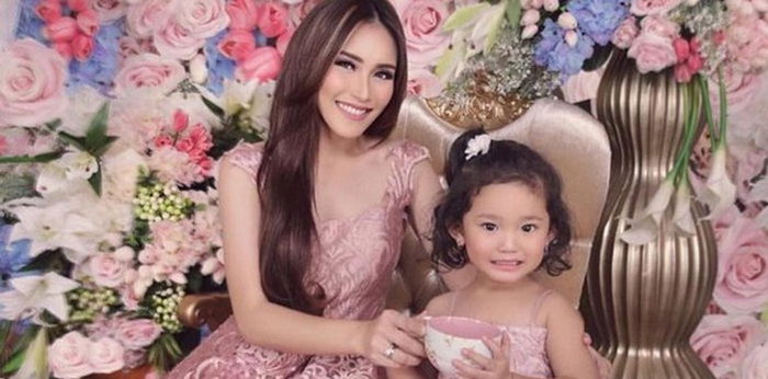 Curhat Ayu Ting Ting, Anak Tak Diakui Ayah Hingga Jadi Korban Bully