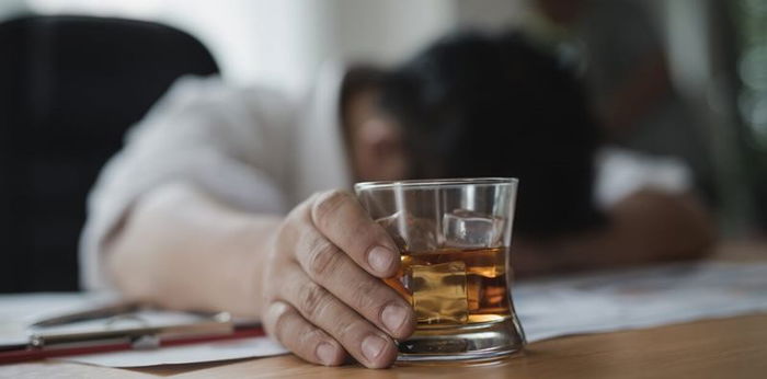 5 Tips Hadapi Suami yang Kecanduan Alkohol dan Suka Mabuk