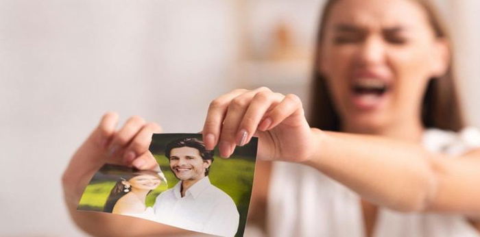 Seorang Istri Labrak Suaminya yang Selingkuh dengan Mantan Pacar sampai Hamil