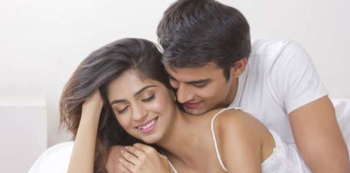 5 Cara Menggoda Pasangan secara Intim