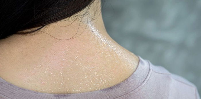 Kenali 5 Penyebab Bunda Sering Berkeringat di Malam Hari Pascamelahirkan