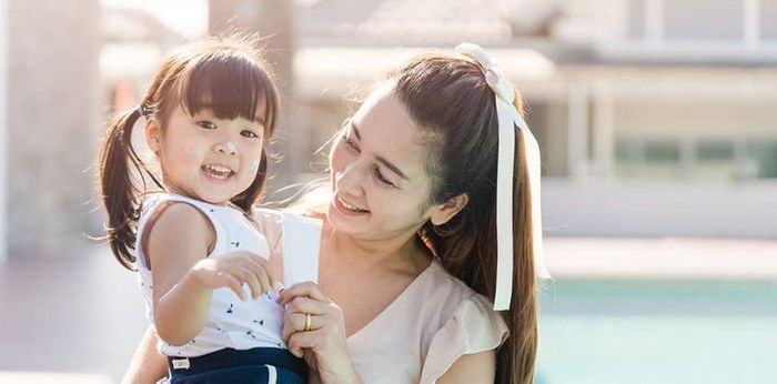 5 Tips Memilih Tabir Surya untuk Anak, Cegah Kanker Kulit Sejak Dini