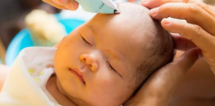 Bagaimana Hukum Mencukur Rambut Bayi Baru Lahir Menurut Agama Islam?