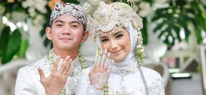 Fakta Keretakan Rumah Tangga Rizky 2R, Istri Ditalak Saat Hamil?