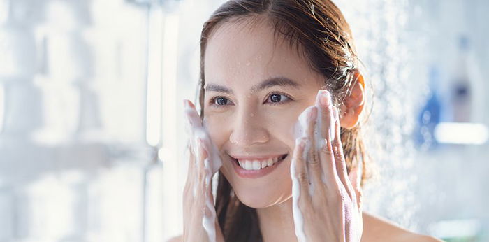 Teknik Mencuci Wajah Selama 1 Menit, Bikin Kulit Lebih Sehat dan Bersinar