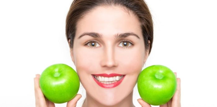 Ingin Senyum Cemerlang? 5 Buah Ini Bisa Bantu Memutihkan Gigi